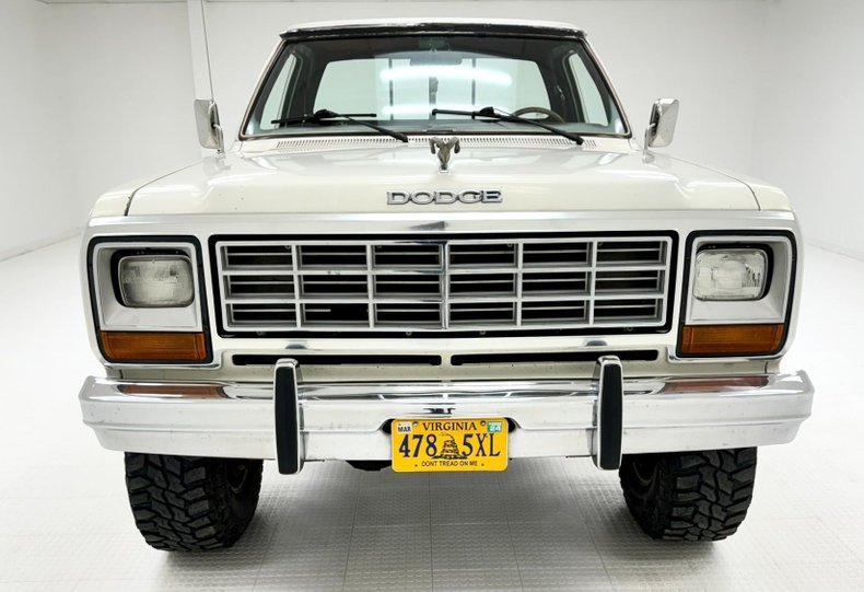 1985 Dodge D150 9