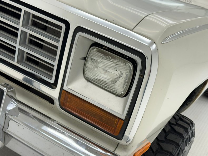 1985 Dodge D150 11