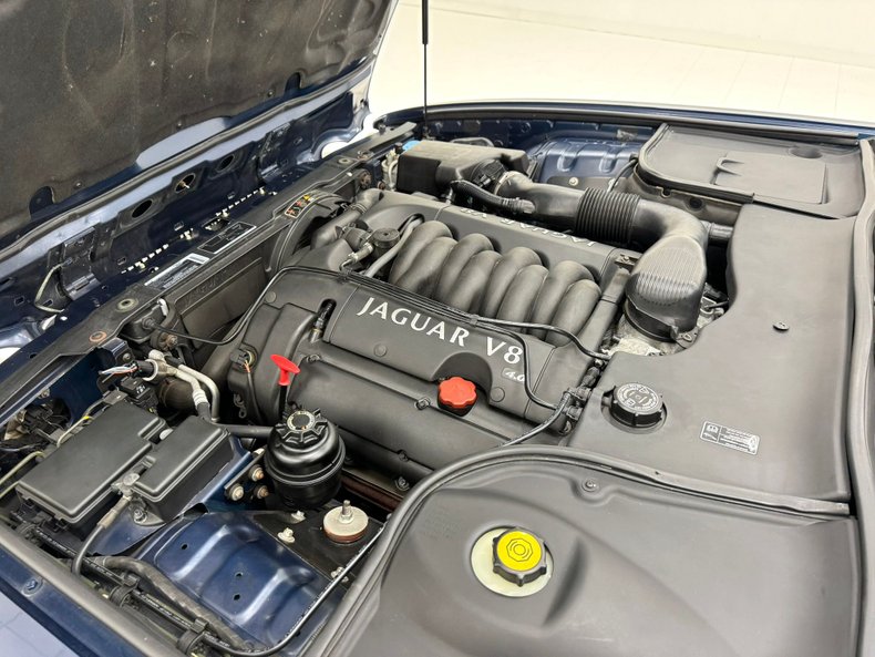 2000 Jaguar XJ8 32