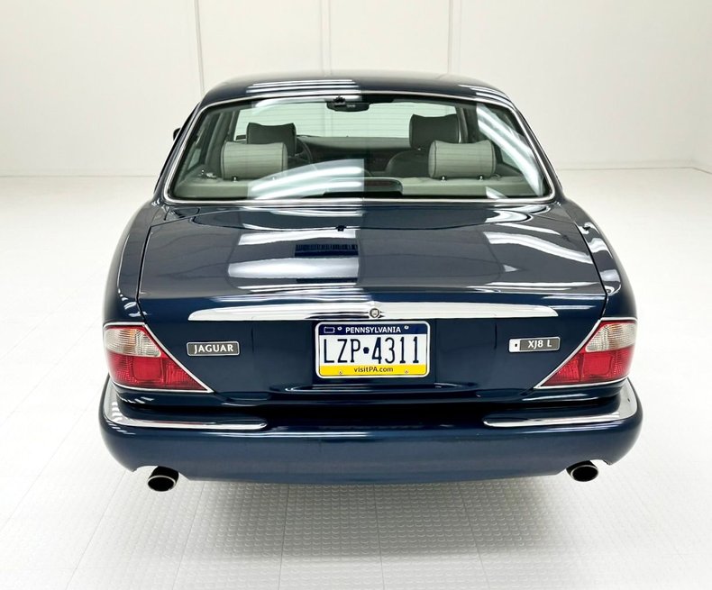 2000 Jaguar XJ8 4