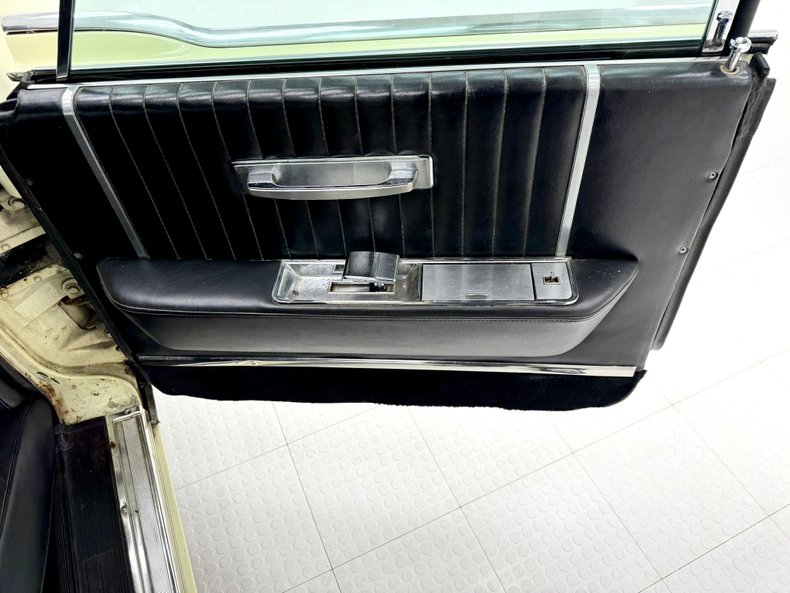 1965 Lincoln Continental 43