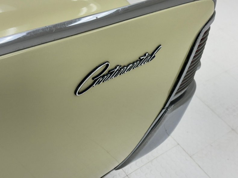 1965 Lincoln Continental 18