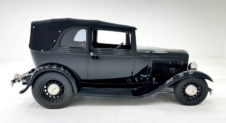 1932 Ford Model B 9