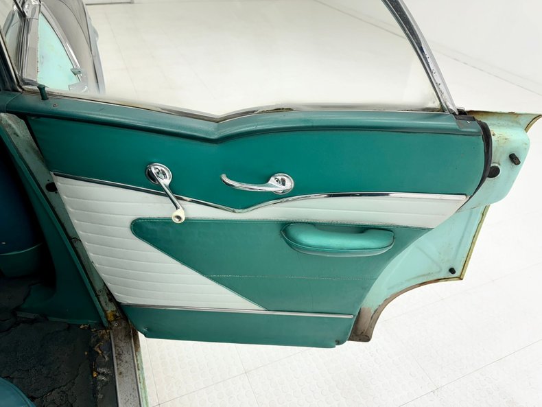 1956 Pontiac Chieftain 39