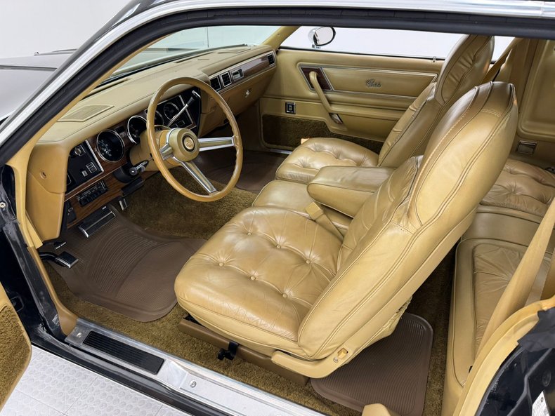 1977 Chrysler Cordoba 38