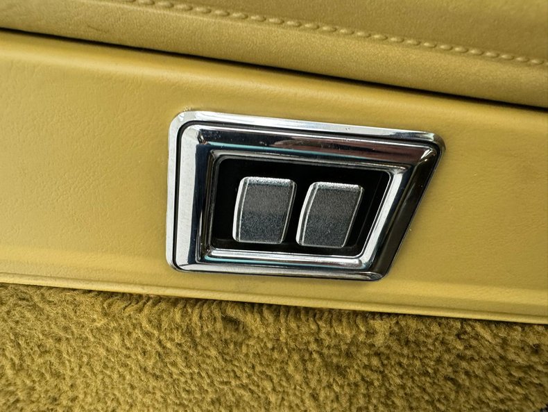 1977 Chrysler Cordoba 35