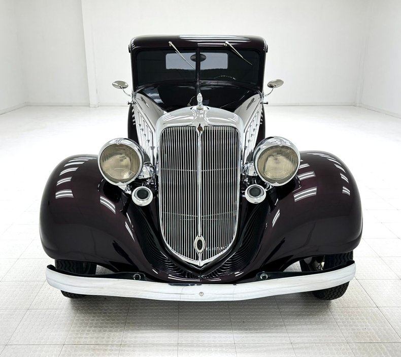 1933 Chrysler Imperial 8