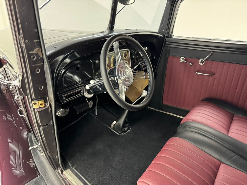 1933 Chrysler Imperial 32