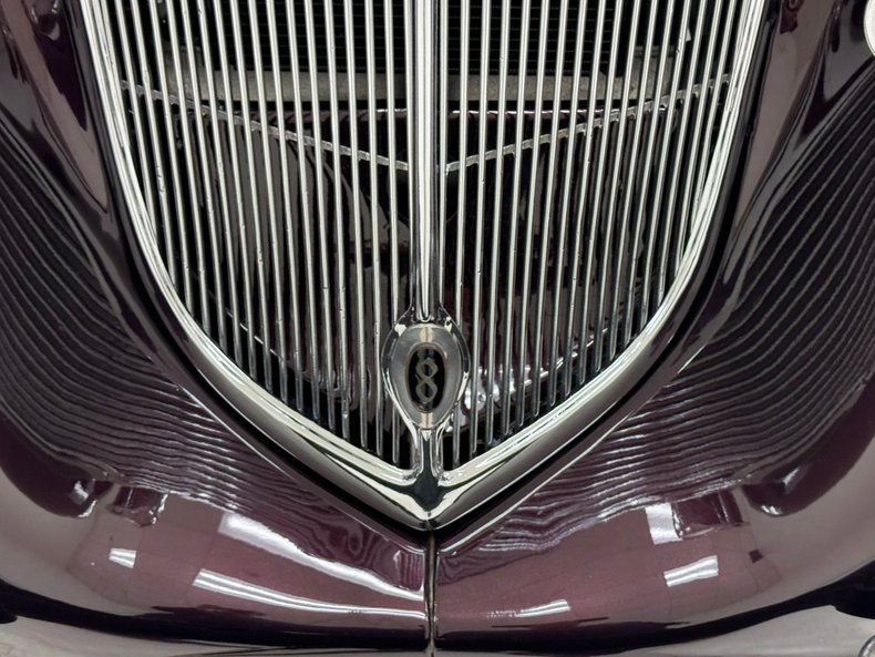1933 Chrysler Imperial 9