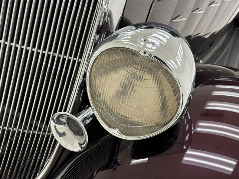 1933 Chrysler Imperial 11