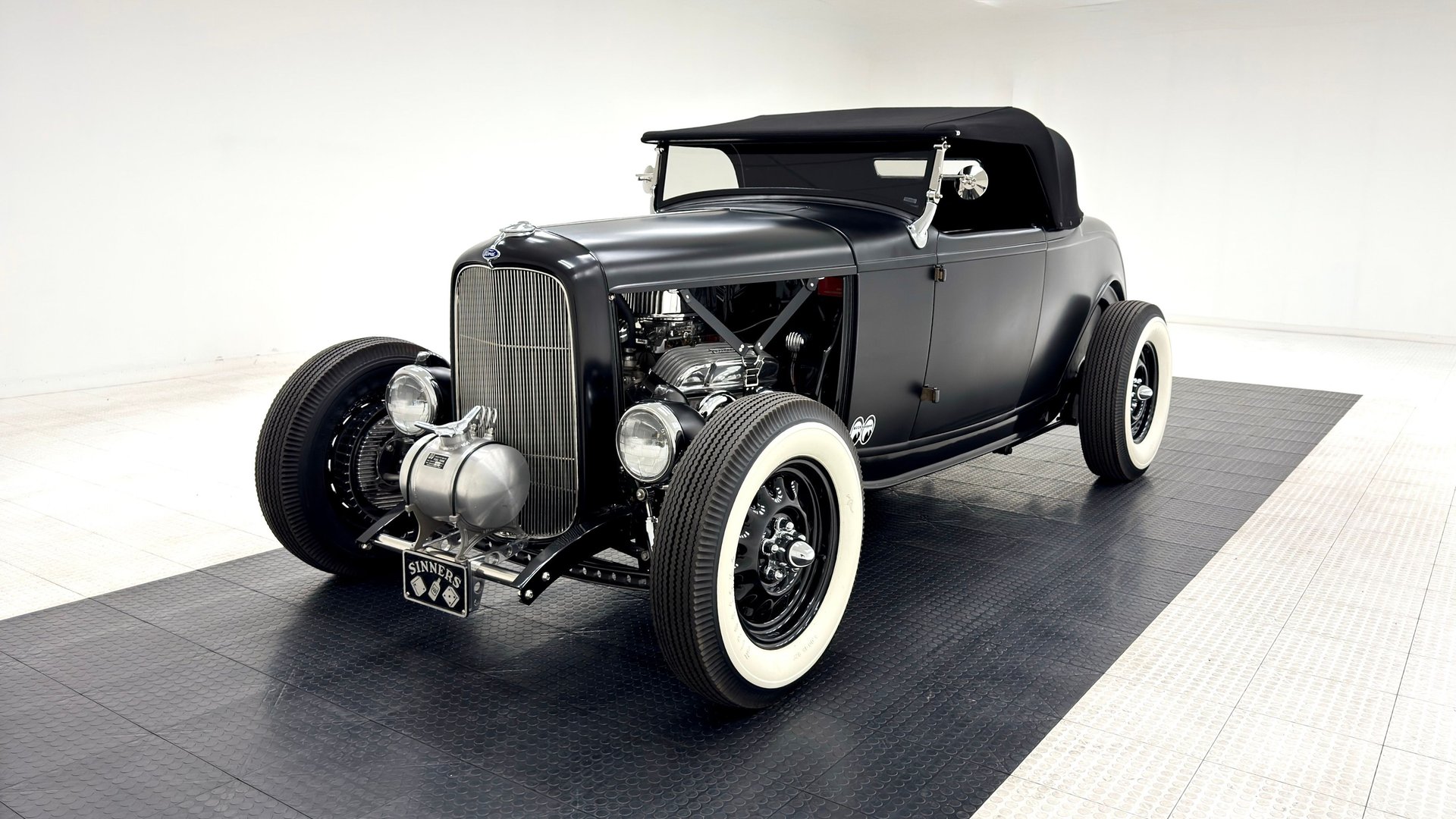 1932 Ford Model 18 | Classic Auto Mall