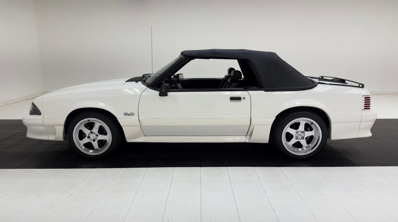 1993 Ford Mustang 3
