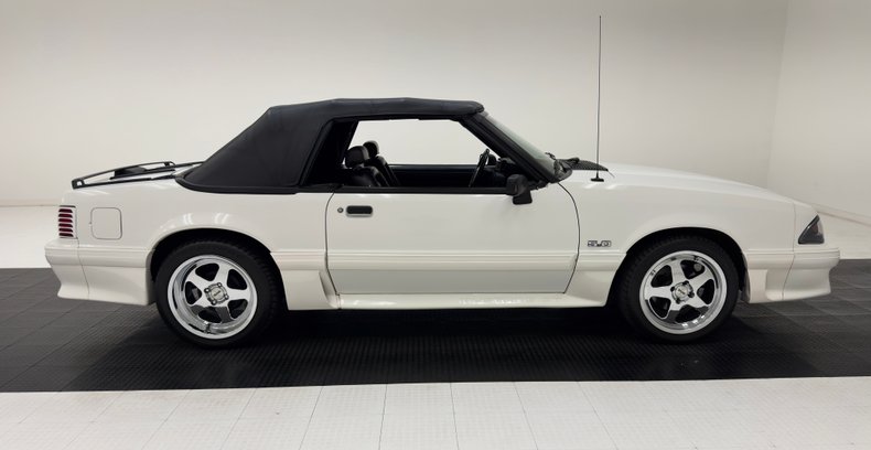 1993 Ford Mustang 9