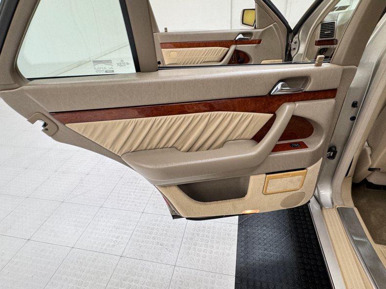 1999 Mercedes-Benz S320 47