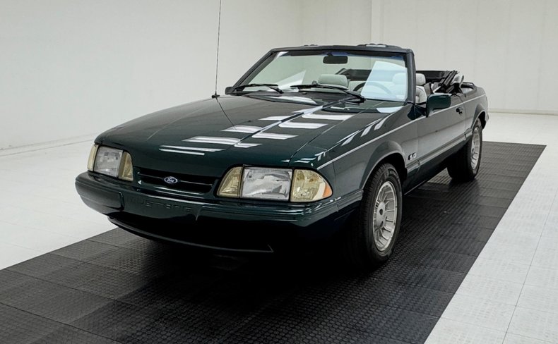 1990 Ford Mustang 2