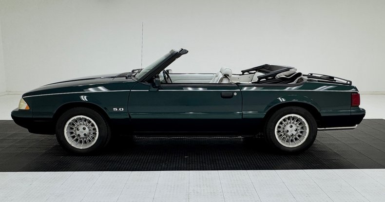 1990 Ford Mustang 4