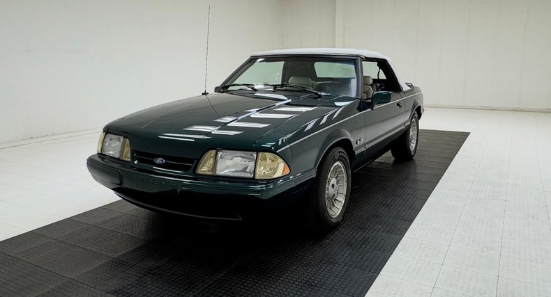 1990 Ford Mustang 1