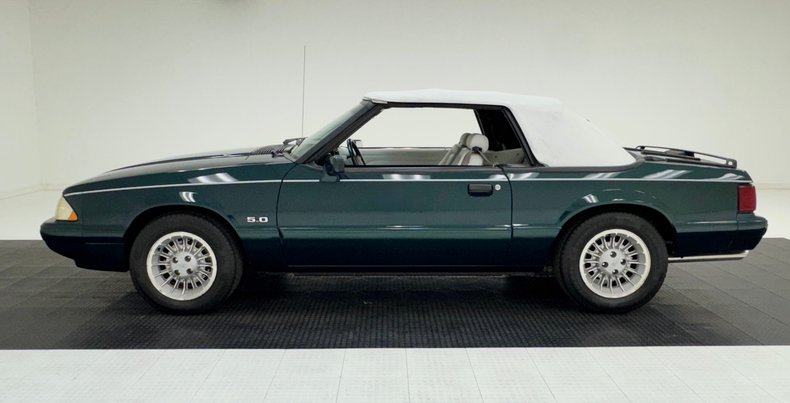 1990 Ford Mustang 3