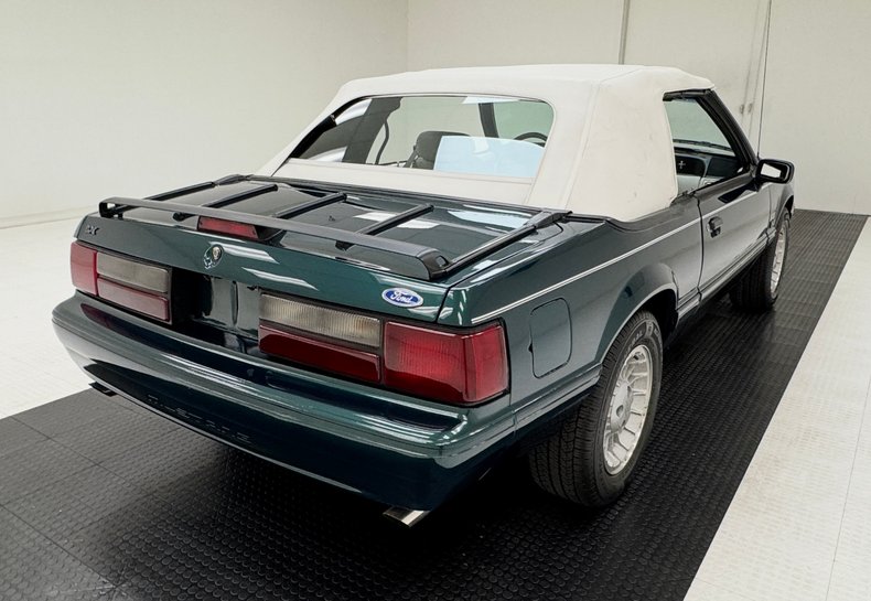 1990 Ford Mustang 8