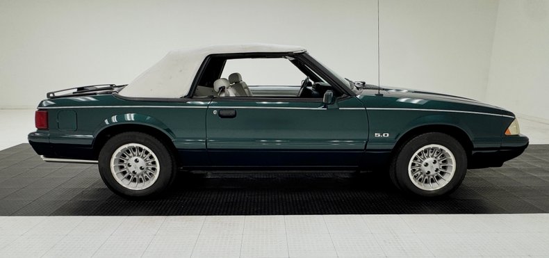 1990 Ford Mustang 9