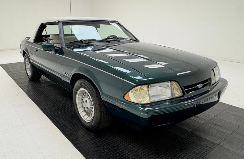 1990 Ford Mustang 10