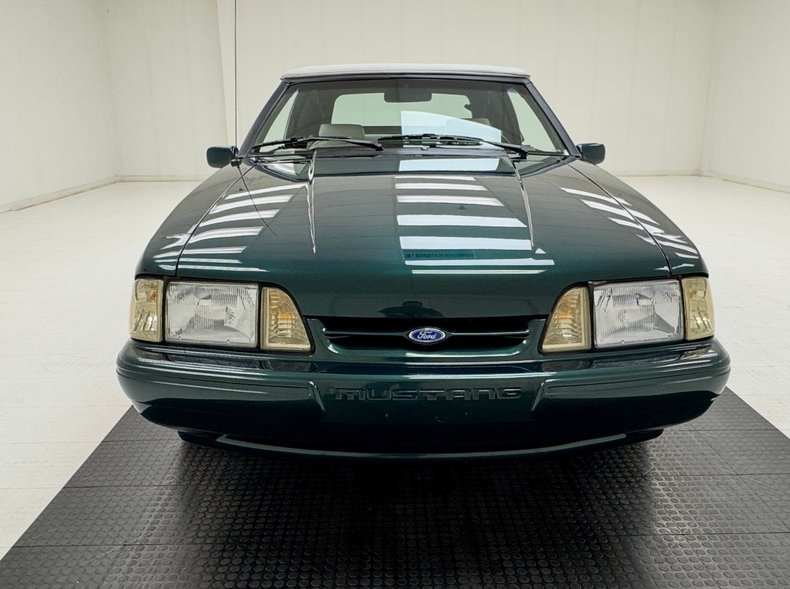 1990 Ford Mustang 11
