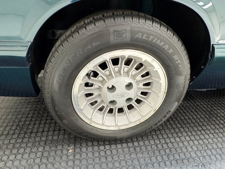 1990 Ford Mustang 14
