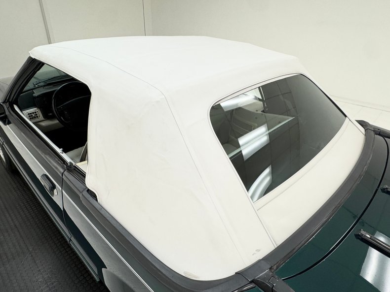 1990 Ford Mustang 20