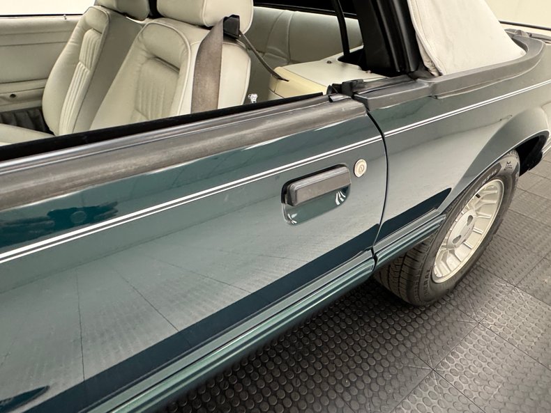 1990 Ford Mustang 19