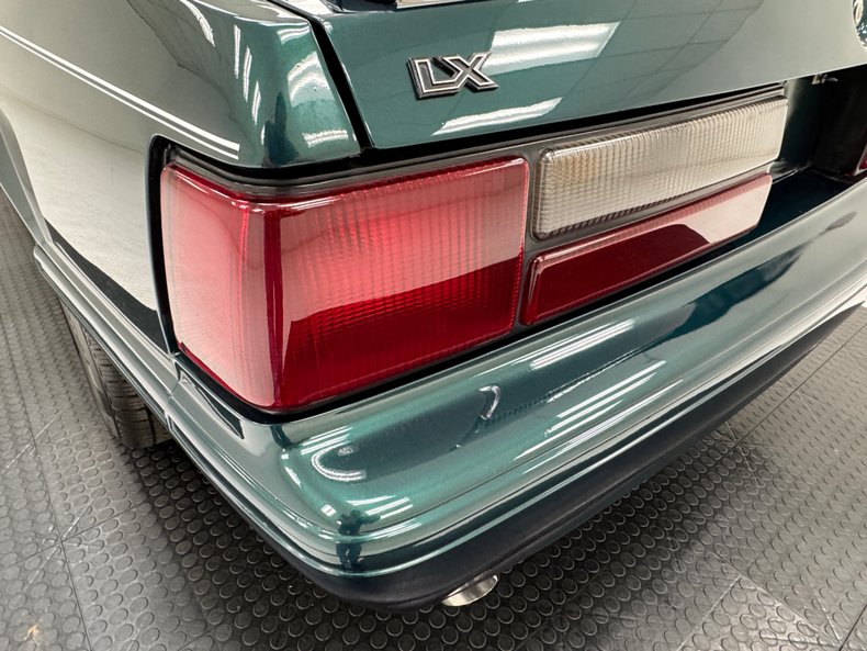 1990 Ford Mustang 22