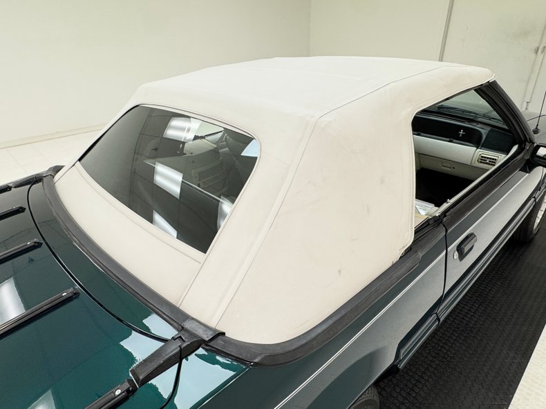 1990 Ford Mustang 24