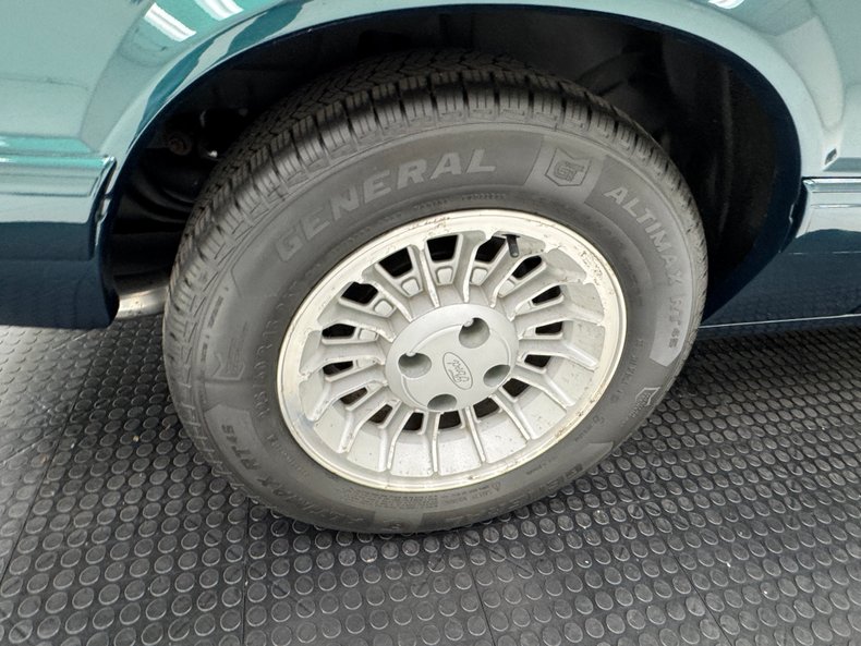 1990 Ford Mustang 23