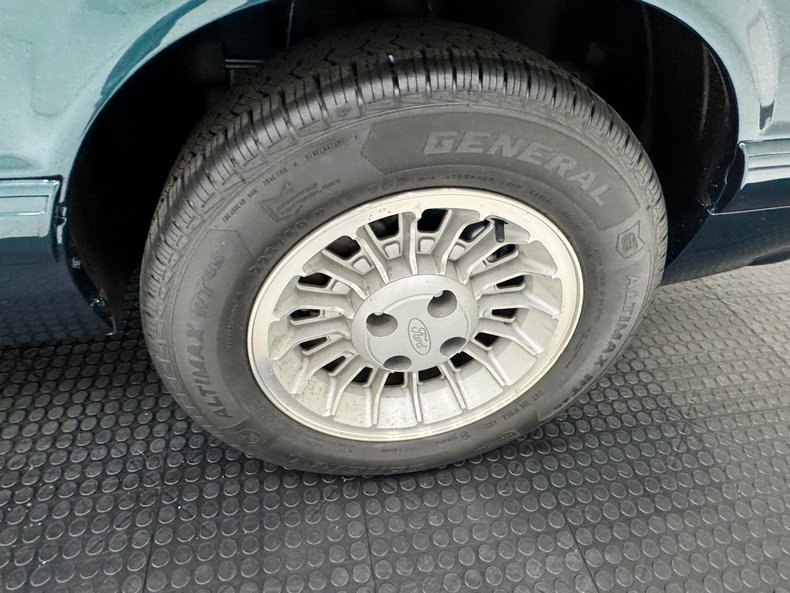 1990 Ford Mustang 25