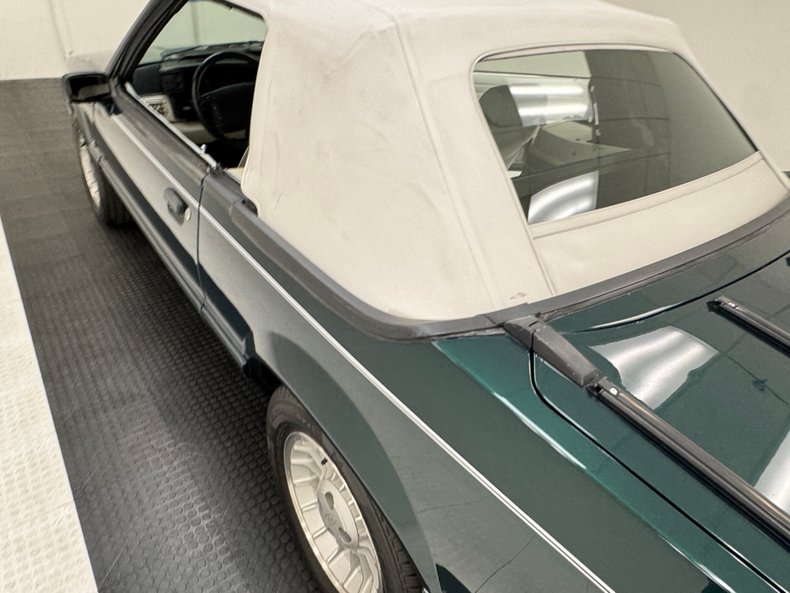 1990 Ford Mustang 26