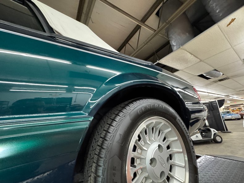 1990 Ford Mustang 31