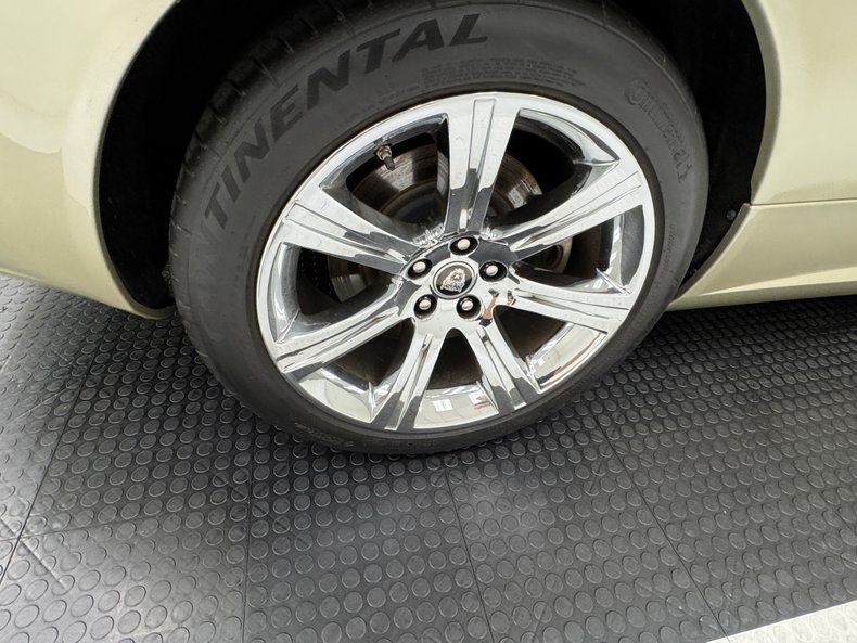 2007 Jaguar XK8 25