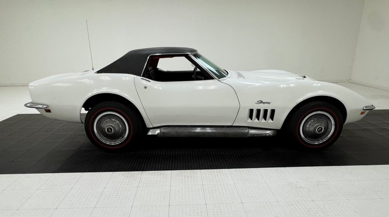 1969 Chevrolet Corvette 12