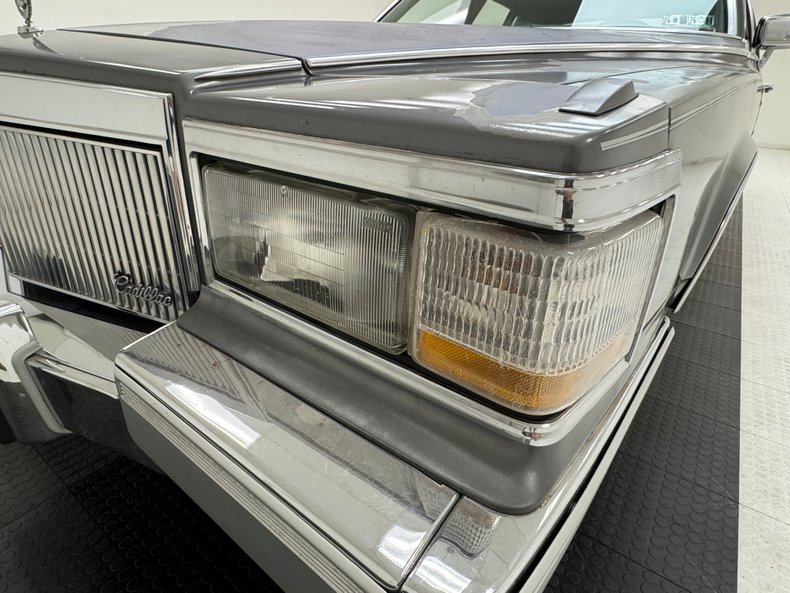 1991 Cadillac Brougham 11