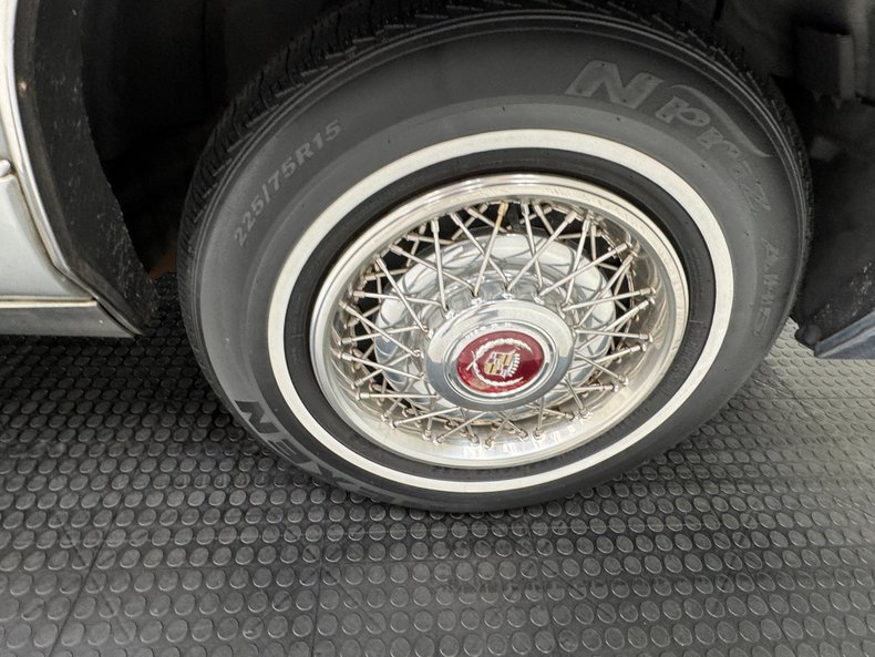 1991 Cadillac Brougham 21