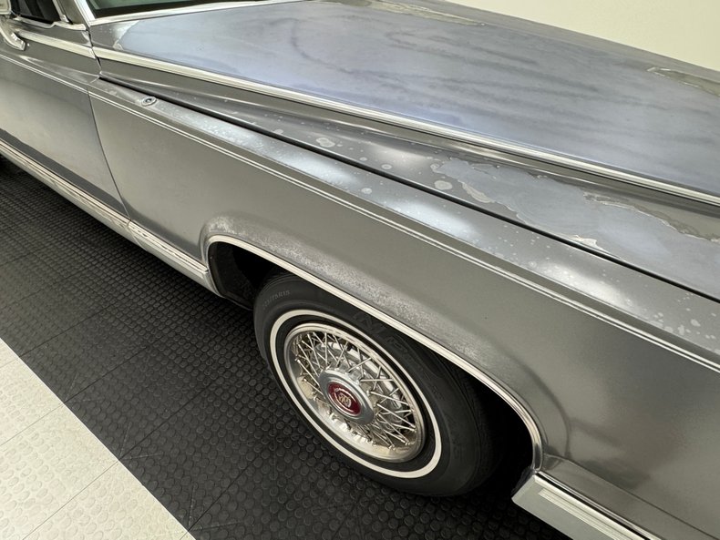 1991 Cadillac Brougham 23
