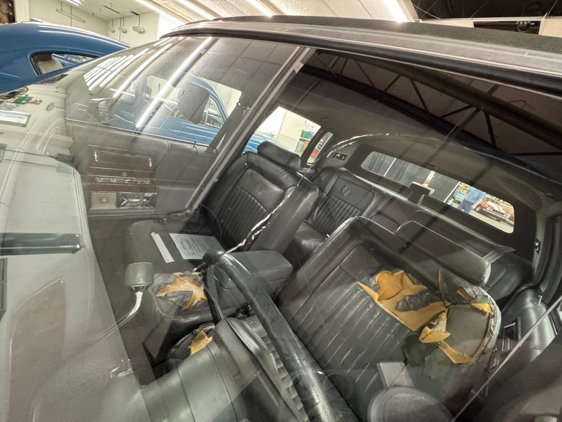 1991 Cadillac Brougham 42