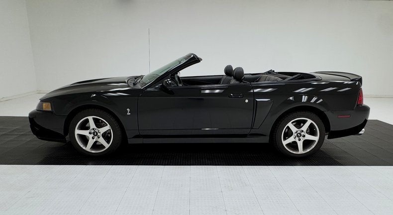 2004 Ford Mustang 4