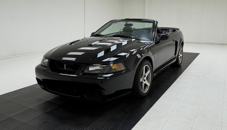 2004 Ford Mustang 2