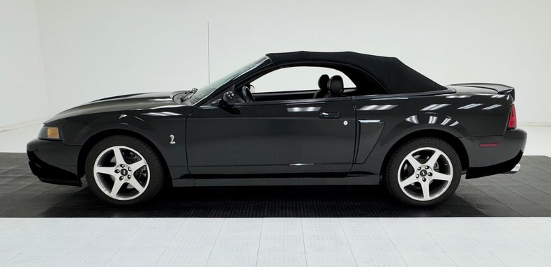 2004 Ford Mustang 3