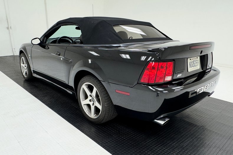 2004 Ford Mustang 5
