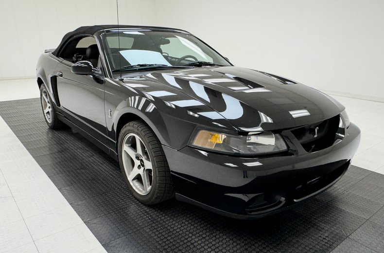 2004 Ford Mustang 10