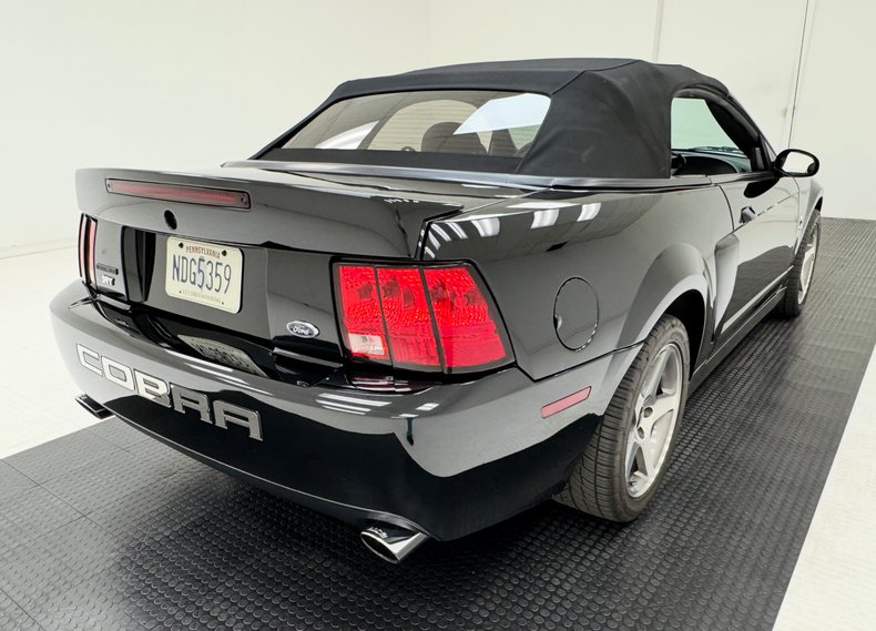 2004 Ford Mustang 8