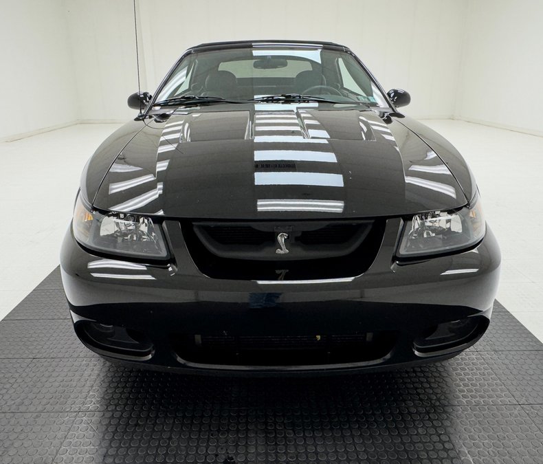 2004 Ford Mustang 11