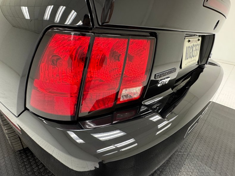 2004 Ford Mustang 26