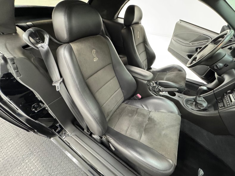 2004 Ford Mustang 89